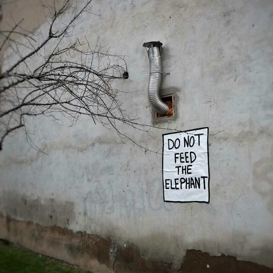 Do Not Feed The Elephant!!! " Ne Nourrissez Pas L Éléphant"
#oakoak #streetart #elephant #donotfeed #urban #wall #urbanart #stencil #graff #graffiti #urbanintervention #intervention