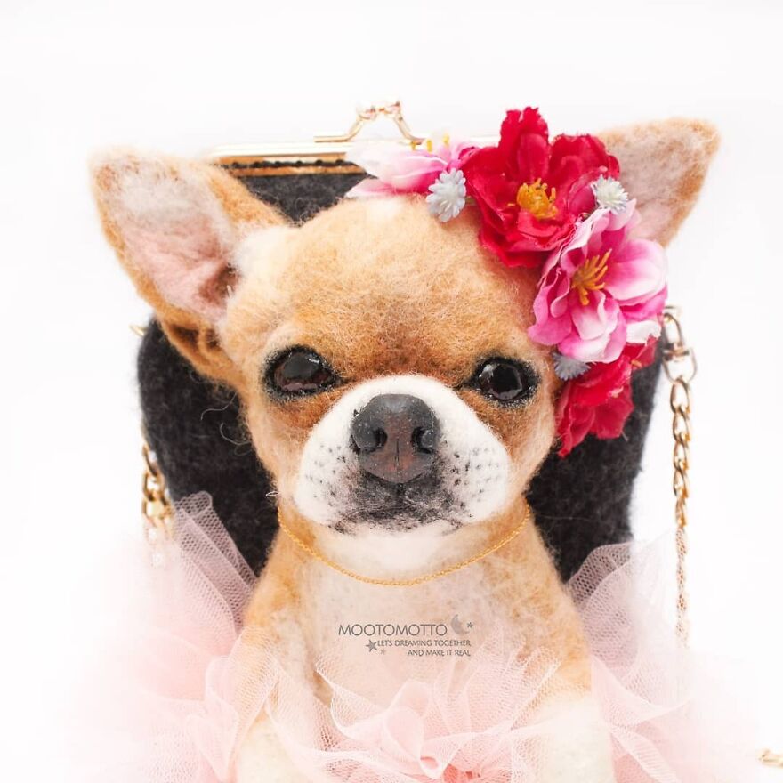 Real Look Chihuahua Sling Bag ❤️😍
swipe Until The End To See Comparation With The Real Dog 🐕👉🏻
.
ps, This Size Is Big Enough For 2 Phones, Some Makeup And Money, Or You Can Customize Your Own Pouch ❤️
.
#reallookseriesmootomotto #needlefelt #needlefeltdog #chihuahua