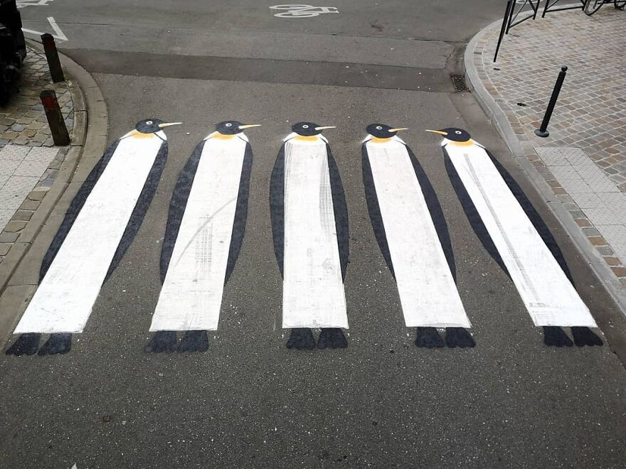 La Marche Des Empereurs
#schaerbeek #brussels #bruxelles ##belgique #belgium #streetart #whiteline #passagepieton #pedestriancrossing #urban #art #pinguin #manchot #empereur #animal #fun #urbanintervention #oakoak