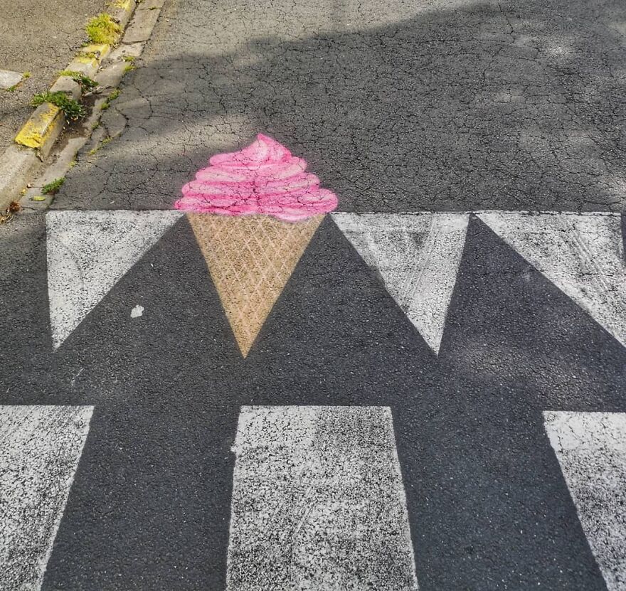 The Ice-Cream For @festival_les_petits_bonheurs
#oakoak #streetart #urbanart #oaky #graffityart #urban #icecream #ice #cone #road #route #pink #glace #art #stencil #stencilart #triangle #fun #funny #paint #montana94 #mtn94 #street #oak