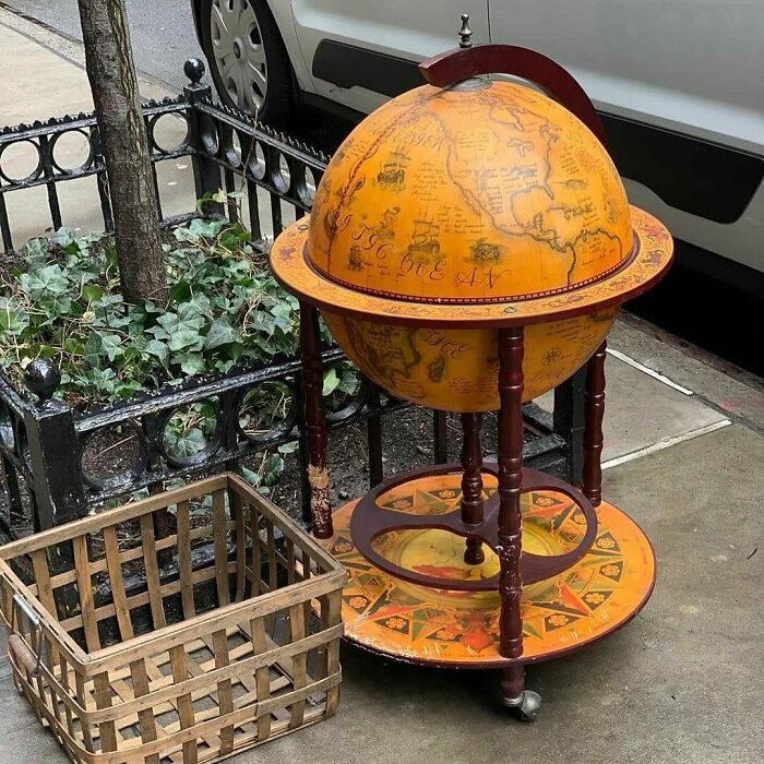 It’s Everyone’s Favorite Bar Globe!!! And A Good Color Too (Mars Inspired?). 54th Between 1st And 2nd