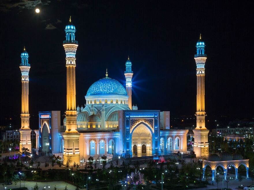 Central Mosque - Pride Of Muslims