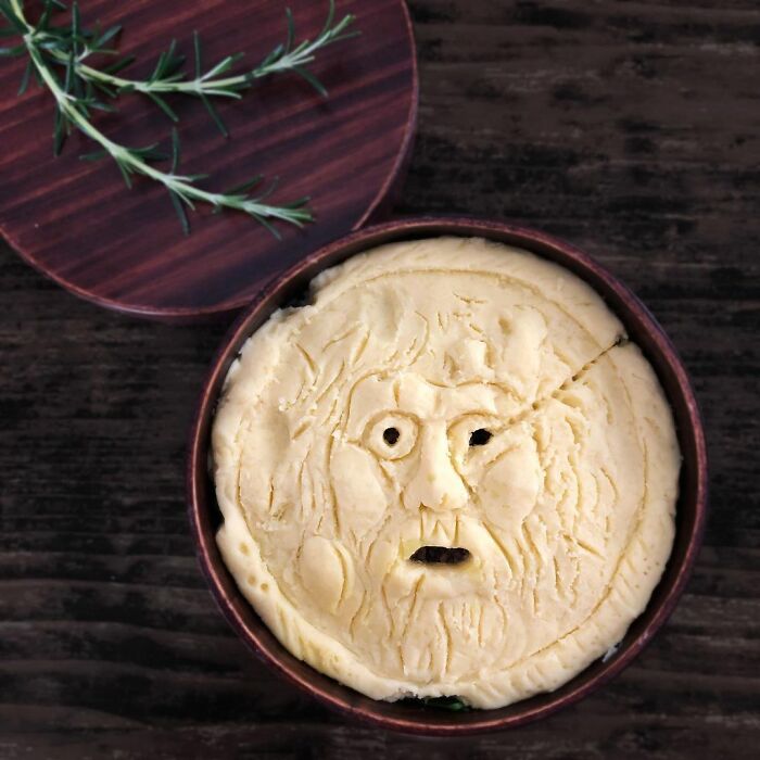 Bento artist creates creative lunchbox with carved face design inspired by favorite TV shows, movies, manga, and more.