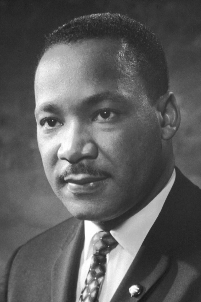 Martin Luther King wearing suite 