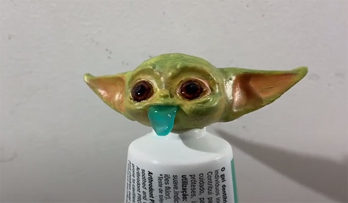 Este dispensador de pasta de dientes de Baby Yoda