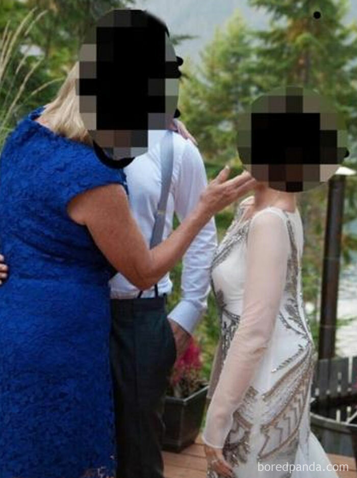 Esta novia comparte una foto de su suegra irrumpiendo e interrumpiendo su primer baile con el marido