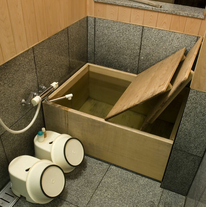 En Japón, las bañeras son de madera