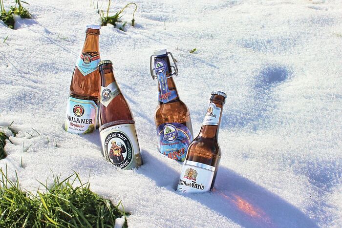 Los suecos enfrían sus bebidas en la nieve