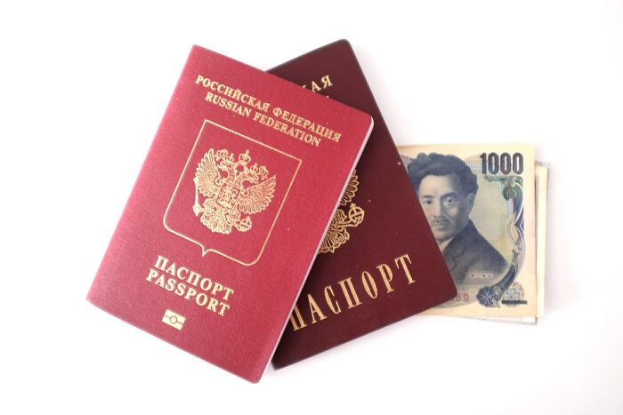 Los rusos tienen dos pasaportes