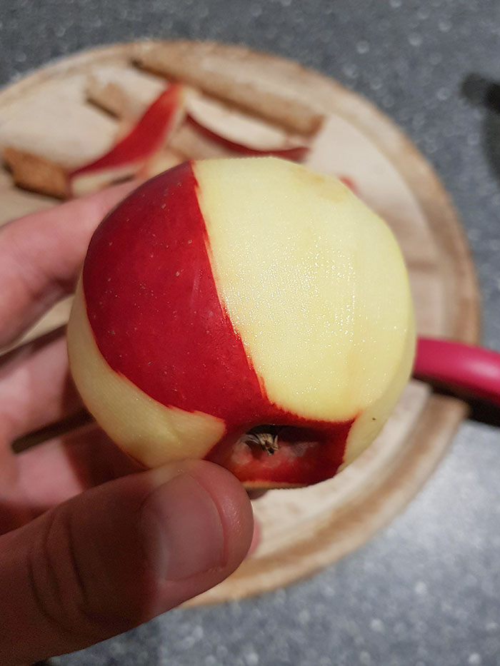 La piel de la manzana que corté parece sacada de un juego de baja resolución