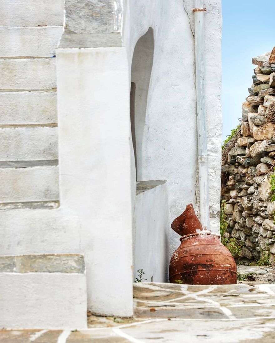 Greek Elements Of Beauty Can Be Discovered During A Walk In The Cycladic Alleys