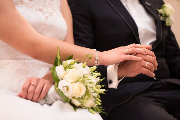 30 Women Who Married A Person That Wasn't "The One" Share How Their Life Turned Out