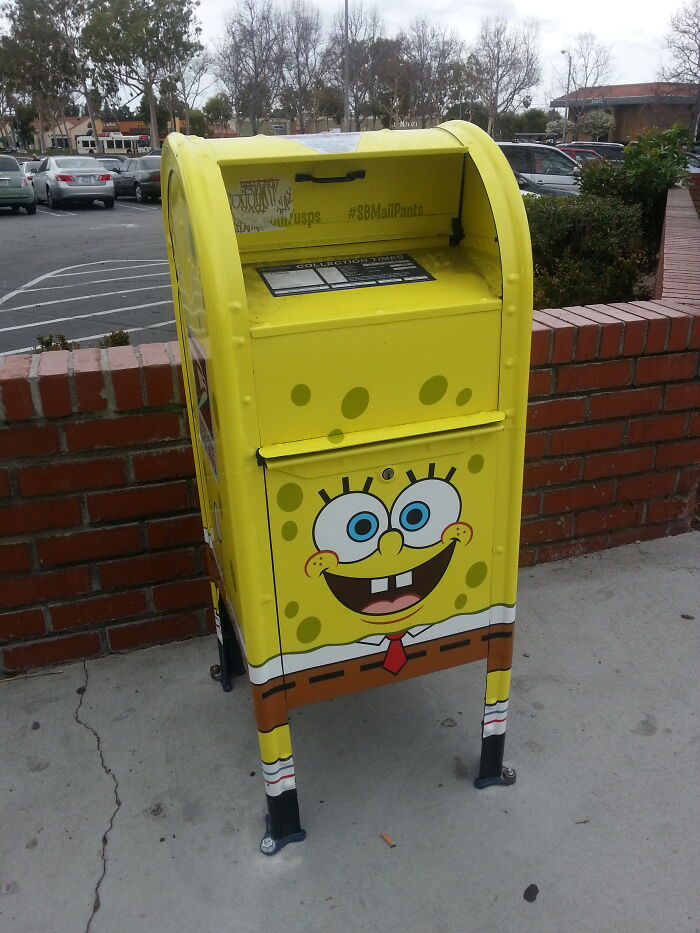 Who Lives In A Post Office Under The Sea? Spongebob Mailbox!
