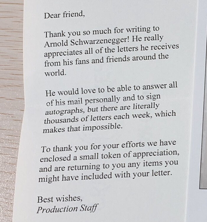 Esta es la respuesta que un estudiante recibió del equipo de Schwarzenegger tras escribirle una carta, y ha triunfado en Twitter