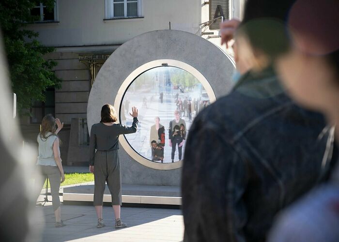 Lituania y Polonia han construido un "portal" que conecta dos de sus ciudades y a la gente le encanta