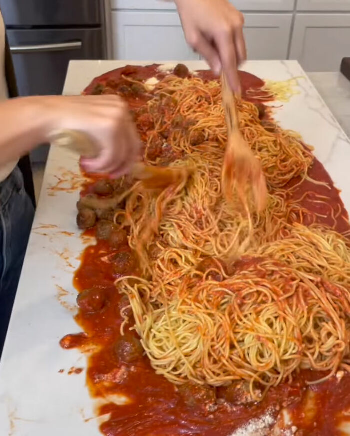 The Internet Is Going Bonkers For This Video In Which A Woman Shares Her “Ultimate Spaghetti Trick”