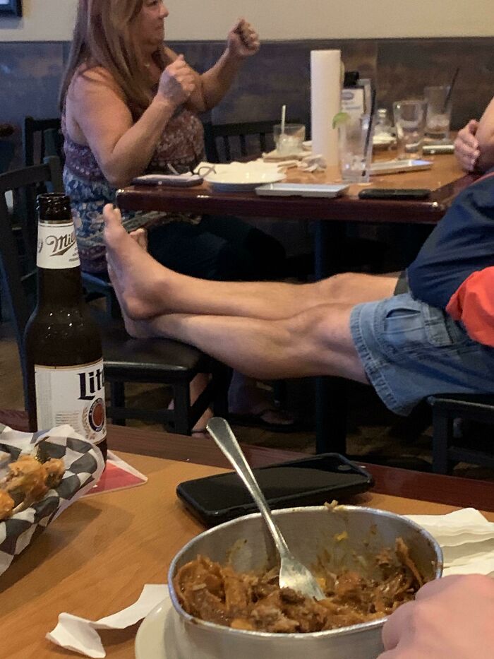 Displaying Your Bare Feet In A Restaurant