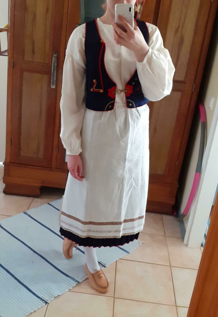 Esta soy yo con el vestido tradicional finlandés de mi bisabuela de 1936