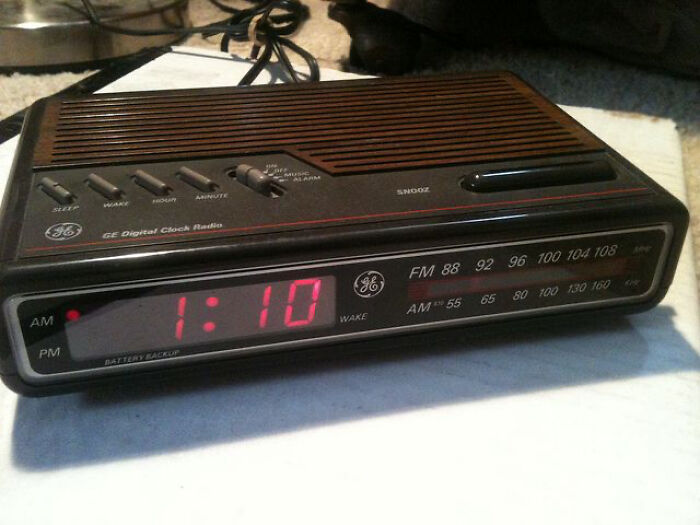 The GE Alarm Clock That Everyone Seemed To Have