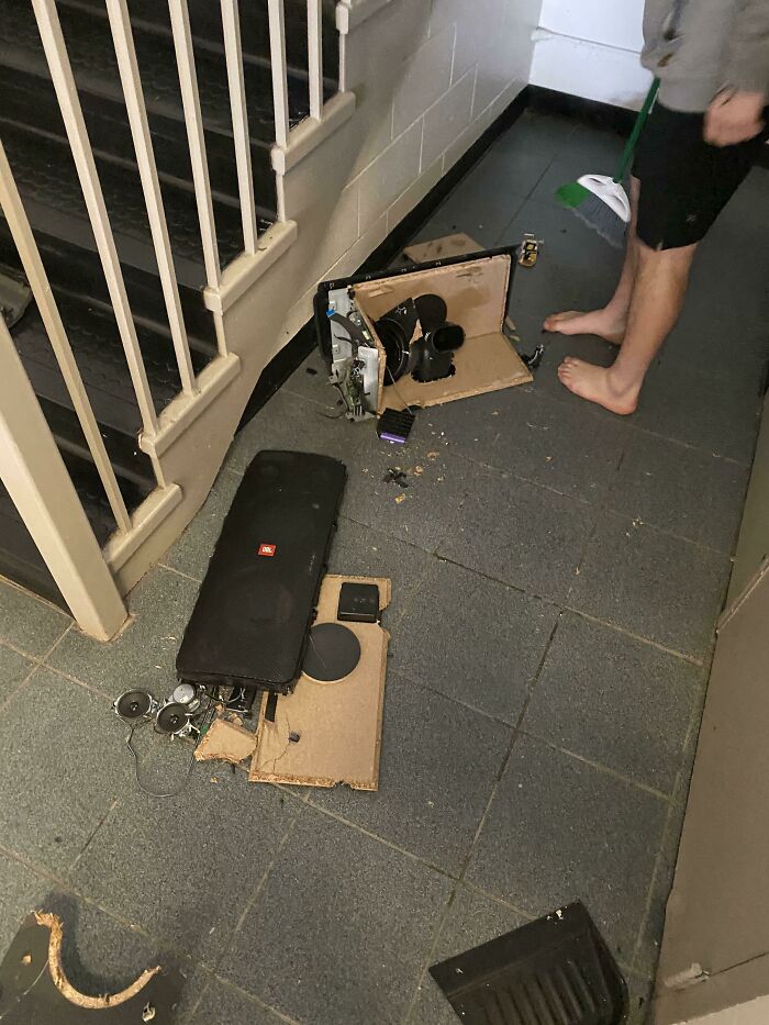 Friend Bought A New $500 Speaker Today, Tripped On The Stairs 4 Stories Up While Carrying It Above His Head