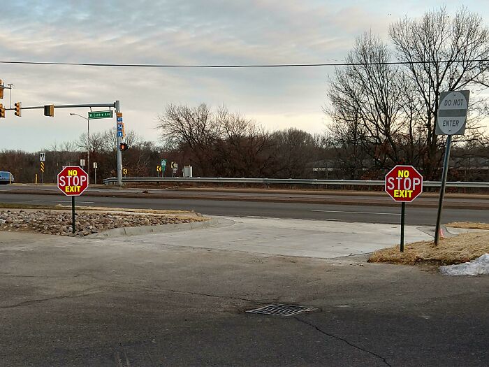 I Love The New No Stop Exit They Put Up At Our Corner Gas Station, You Don't Even Have To Stop To Exit