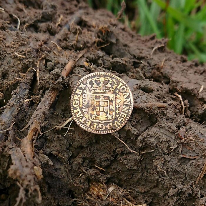 Portuguese 1000 Reis, 1733 Gold Love Token! Absolutely Over The Moon With This One