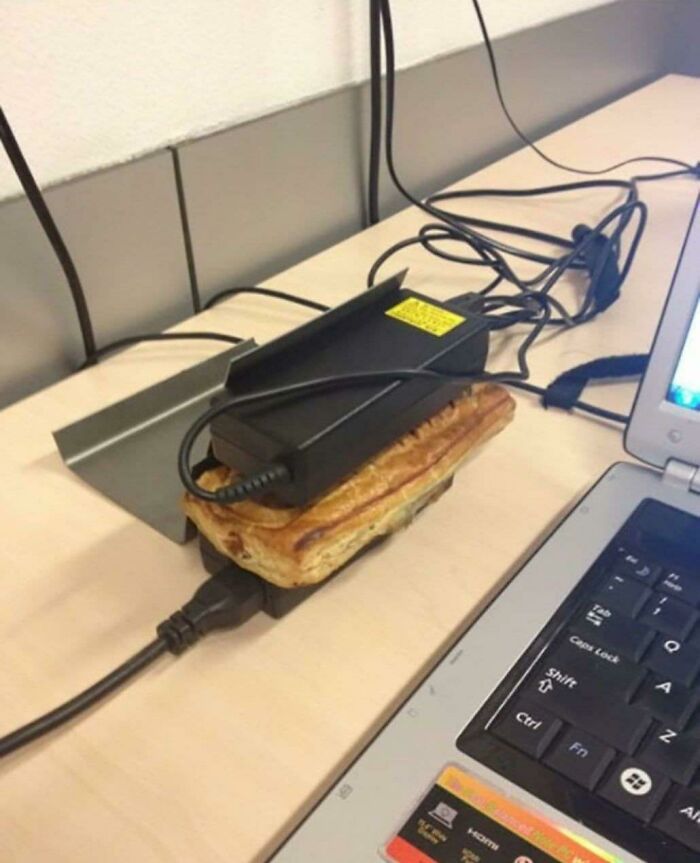 Consejo loco: Plancha para paninis hecha de cargadores de ordenadores portátiles