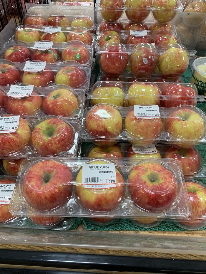 Plasticomania - Apples Packaging
