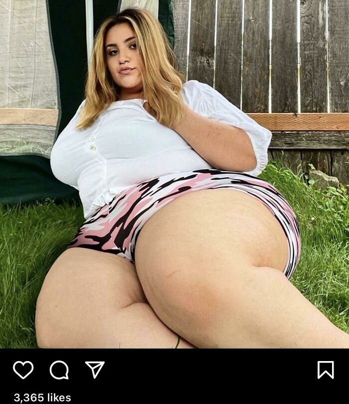 Found This In The Wild... Are 3,365 People Really Believing That She Looks Like This?! Every One Of Her Pictures Looks Like This!