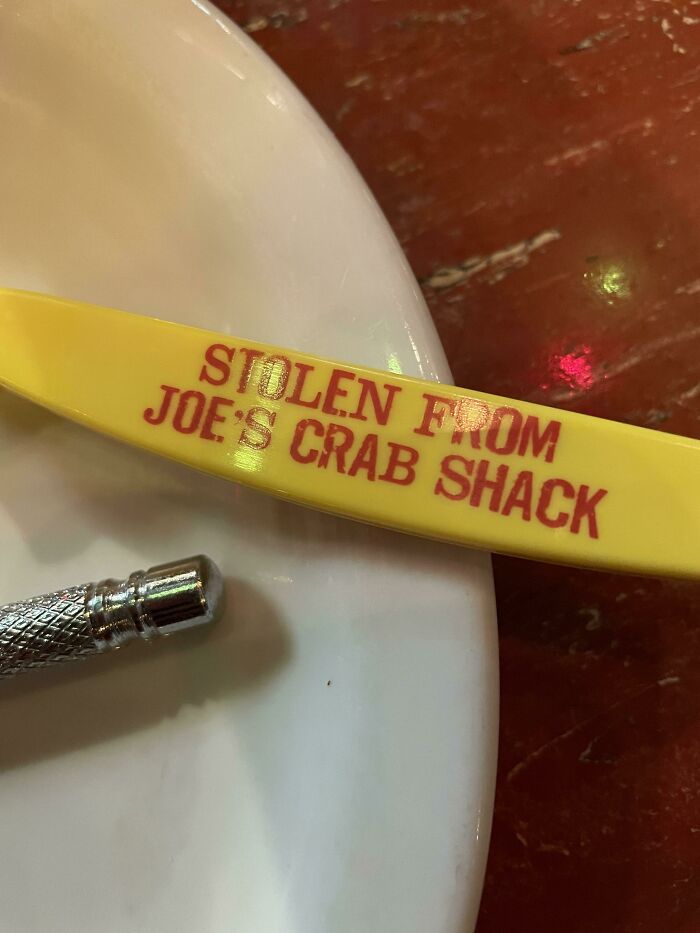 This Shell Cutter At A Restaurant Has A Message For People Who Steal It