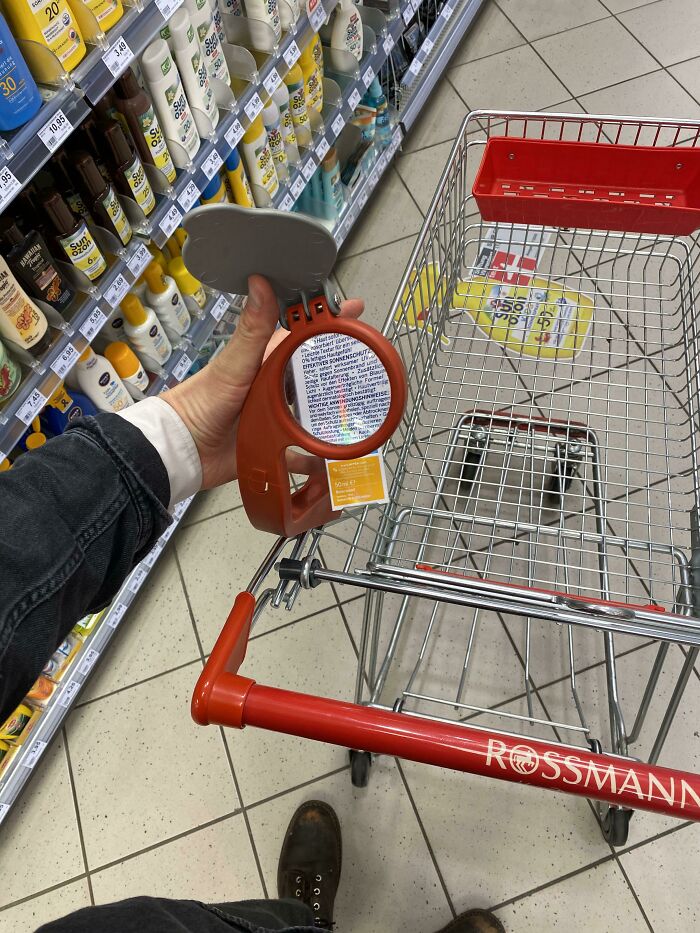This Shopping Cart Has A Magnifying Glass Attached To It