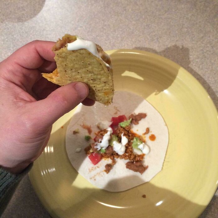 Si comes un taco crujiente sobre una tortilla, tendrás un segundo taco