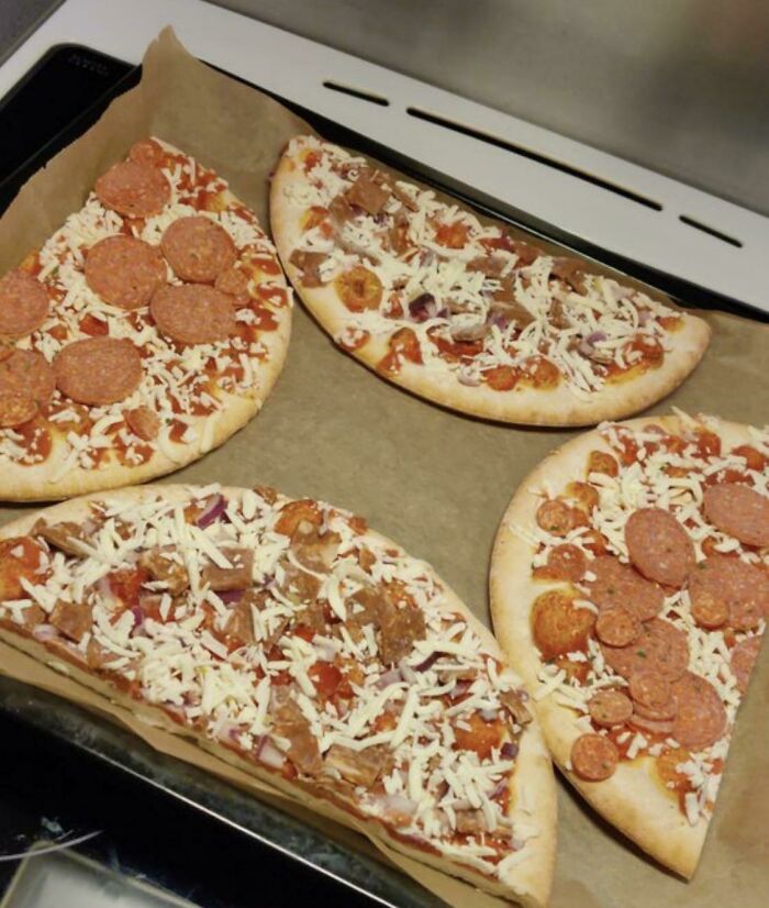 ¿2 pizzas congeladas y 1 sola bandeja? No hay problema.