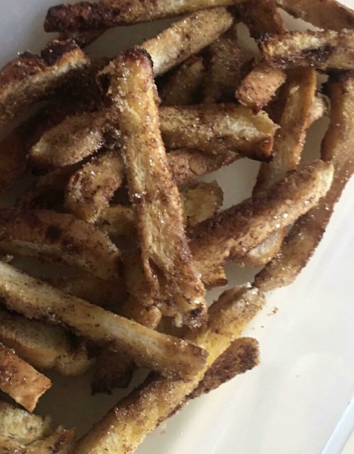 When You Don’t Like Bread Crusts. Pour Melted Butter Then Cinnamon. Pop In Oven Until Crunchy And Have Yummy Cinnamon Chips