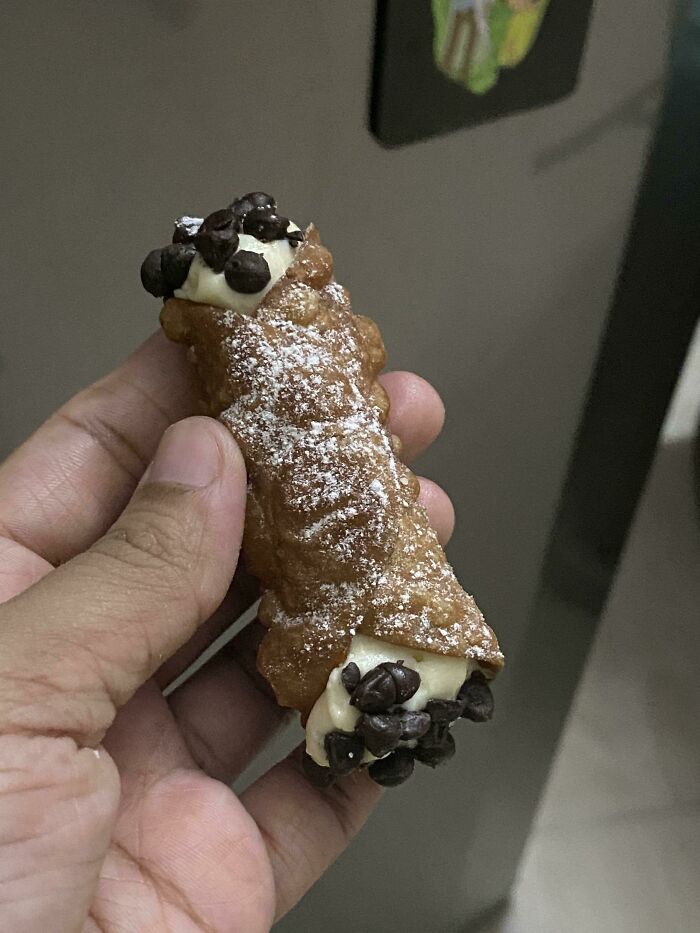 I Got Into Cheesemaking This Quarantine And Really Wanted To Try Out Cannoli. Obviously Didn’t Have The Tubes So I Made A Makeshift One Using Aluminium Foil. Basically Roll Up The Foil In Cylinders And Wrap The Dough Around It. I Think It Turned Out Pretty Great. What Do You Guys Think?