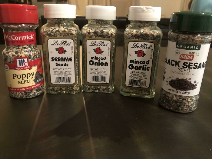 DIY Everything Bagel Seasoning - Mix These 5 Ingredients With Sea Salt In A Bowl, Then Use A Funnel To Refill Each Jar