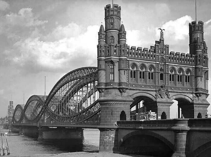 El puente original Neue Elbbrücke de 1887-1959 en Hamburgo, Alemania