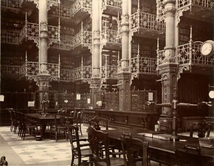 Antigua biblioteca de Detroit en Detroit, Michigan. Inaugurada en 1877 y demolida en 1931