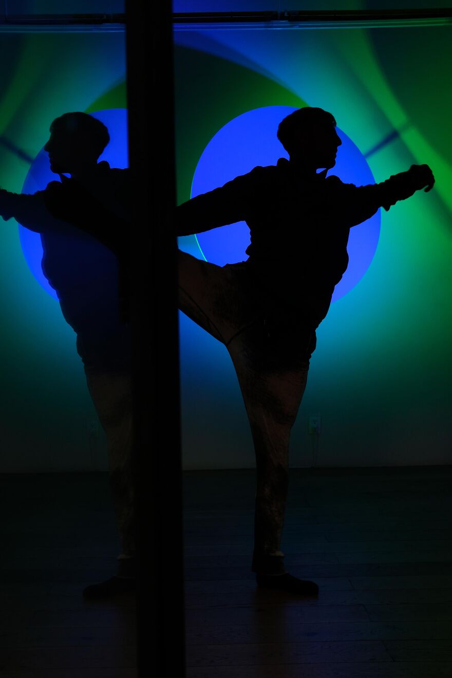 Ex Luz, A Kinetic Installation Made By A Color Blind Artist In Order To Apprehend The Concept Of Gradient Ex Luz, A Kinetic Installation Made By A Color Blind Artist In Order To Apprehend The Concept Of Gradient