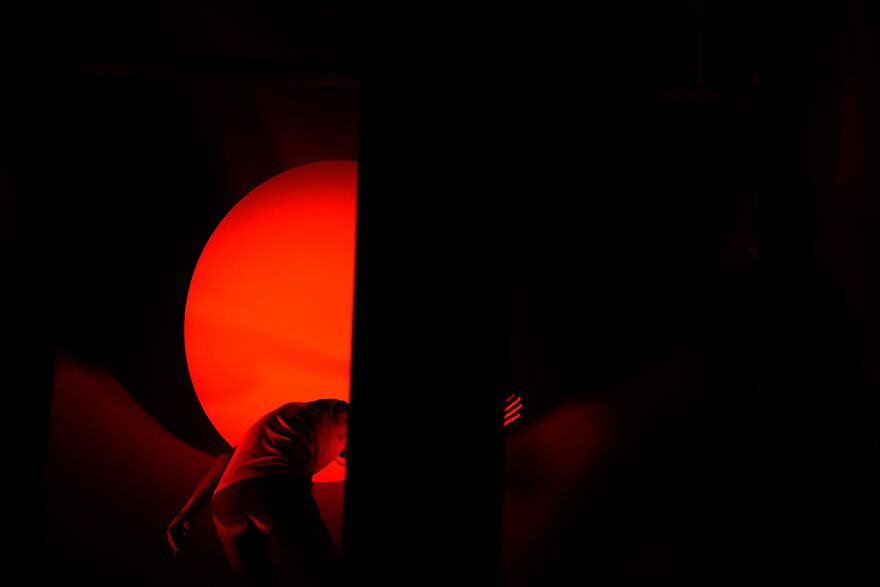Ex Luz, A Kinetic Installation Made By A Color Blind Artist In Order To Apprehend The Concept Of Gradient Ex Luz, A Kinetic Installation Made By A Color Blind Artist In Order To Apprehend The Concept Of Gradient