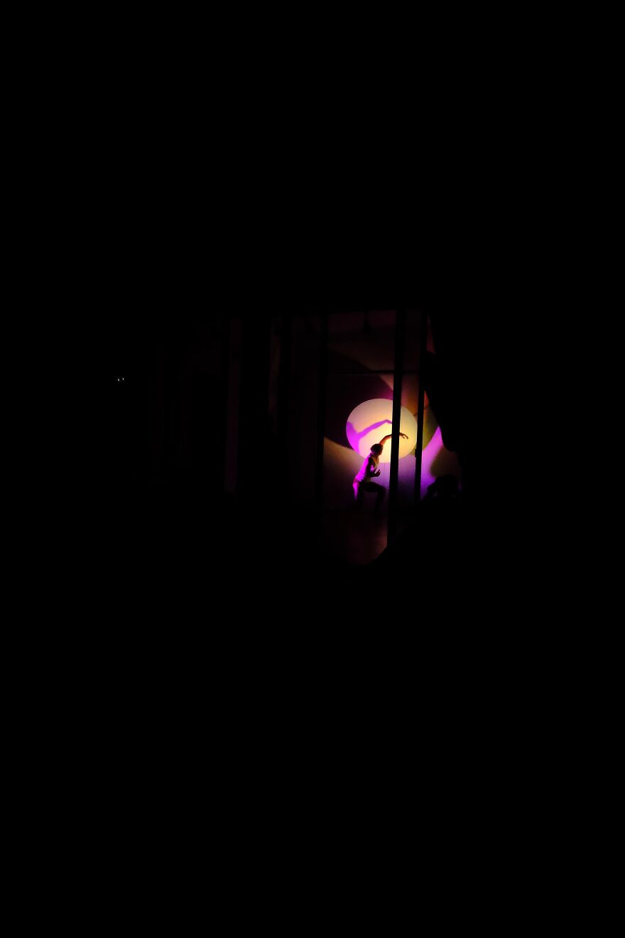 Ex Luz, A Kinetic Installation Made By A Color Blind Artist In Order To Apprehend The Concept Of Gradient Ex Luz, A Kinetic Installation Made By A Color Blind Artist In Order To Apprehend The Concept Of Gradient