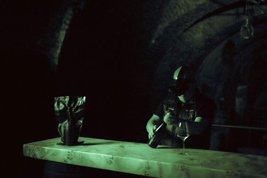 The World&rsquo;s First Sparkling Wine Made, Sold And Tasted In Complete Darkness Now Launched