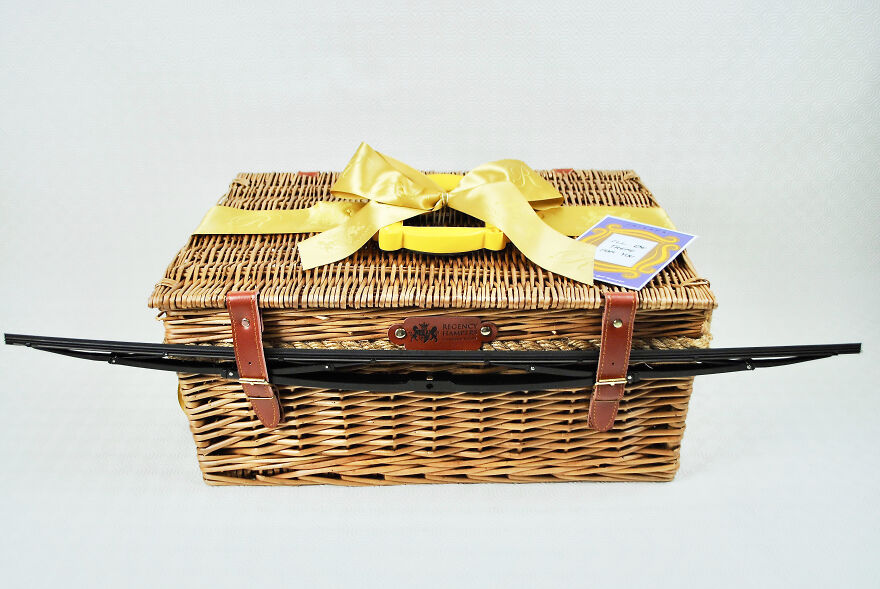 We Made An Iconic Friends Gift Hamper