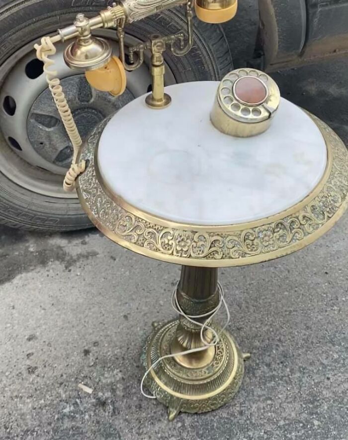 I’m An Hvac Tech And I Completed A Service Call For A Lady Today And Mentioned How Much I Liked This Phone Table, She Said She’s Been Wanting To Give It To Someone Who Appreciate It. I Love It