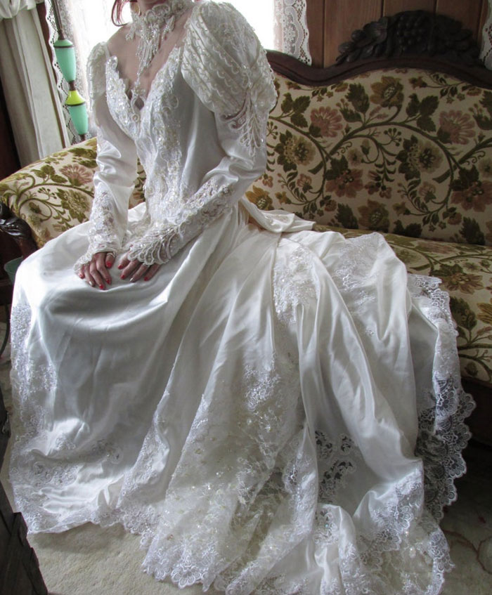 Esta novia loca robó un vestido de una organización benéfica y su dueña se vengó el día de la boda