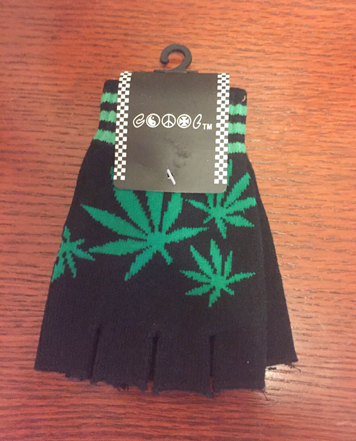 My 7-Year-Old Daughter Asked For Fingerless Gloves With Flowers On Them. Grandma Delivered