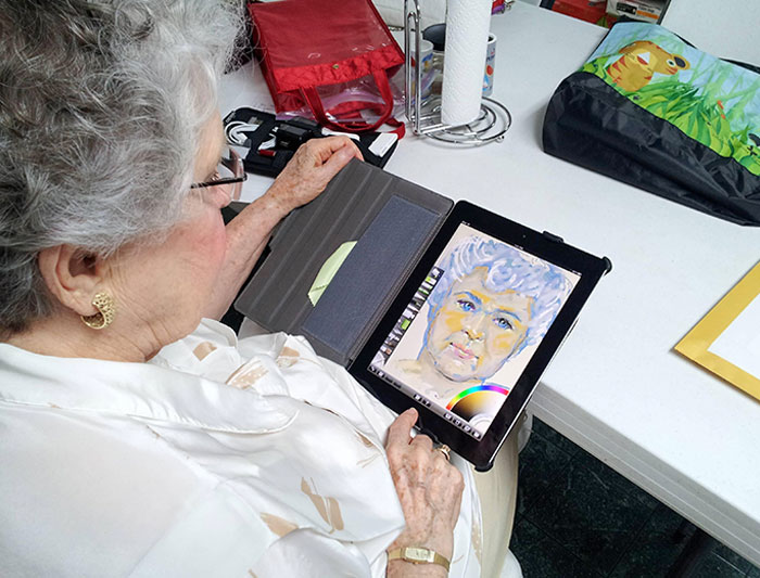 Le compré un iPad a mi abuela. Tiene 84 años y nunca tuvo una tableta y la quería para hacer “arte”. Le compré la aplicación ArtRage y la dejé sola con su nuevo juguete durante media hora