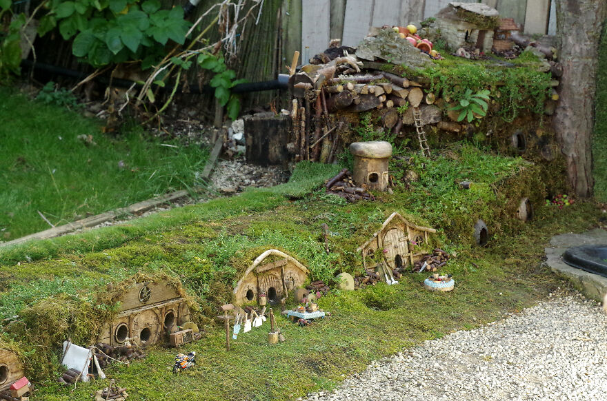 I Built A Fantasy-Inspired Home For The Wild Mice That Live In My Garden
