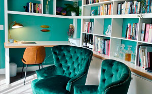 Woman Shares Her Personal Home Library, Inspires 21 Others To Share Their Own Setups