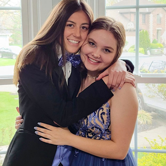 "Absolute Embarrassment": Parents Are Beyond Mad After Ohio School Pupils Elect A Lesbian Couple As Prom King And Queen